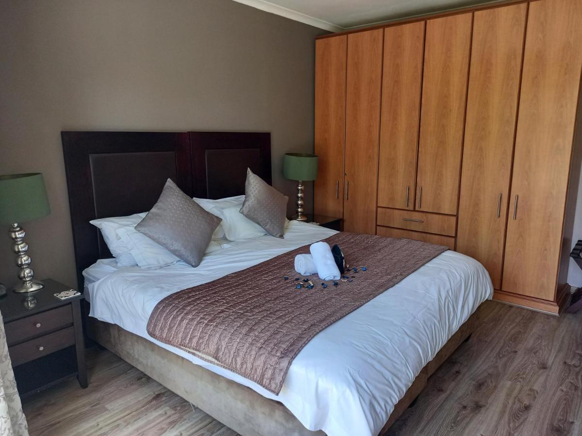 Mandalay Beach Guest House Блуберґстранд Екстер'єр фото